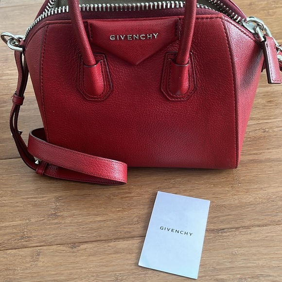Givenchy small Antigona bag in a deep red grained leather with silver hardware - Picture 8 of 12